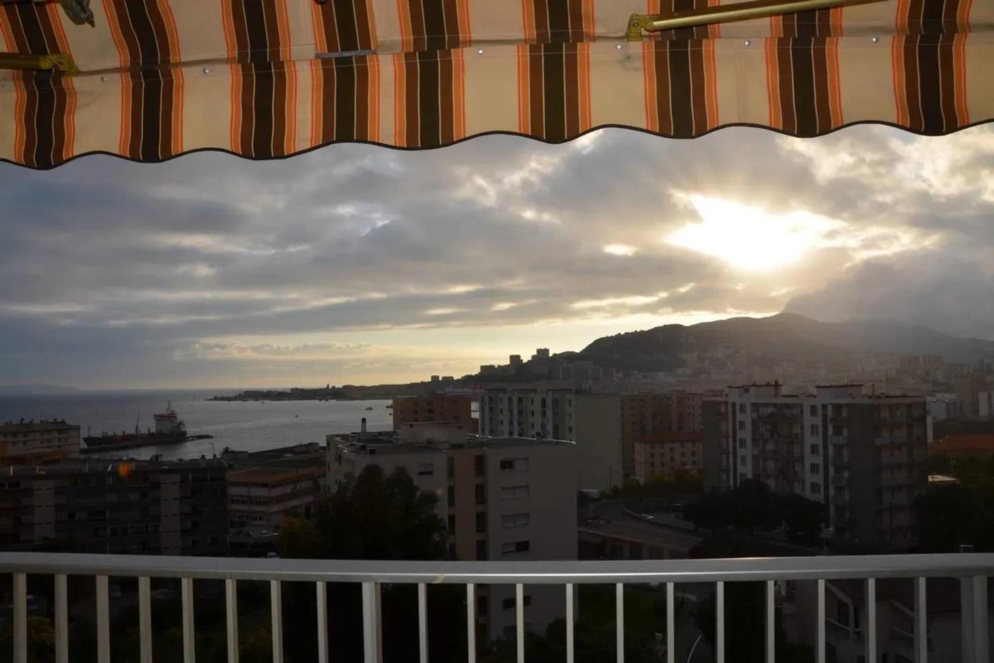 Confortable A Avec Balcon *